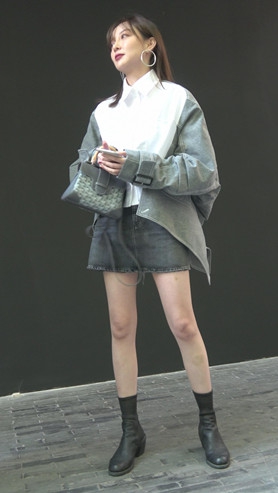 白嫩美腿美女.这衣服是倒着穿的吗[1.73G/MP4]