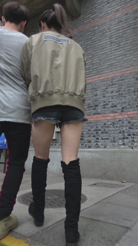 高靴牛仔短裤裸腿小妹[1.74G/MP4]