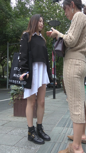漂亮的白裙裸腿美女[1.53G/MP4]