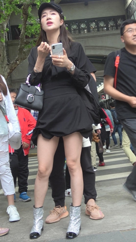 带着黑色帽子的美女小姐姐[1G/MP4]