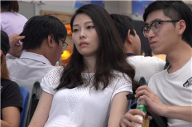 4K - 雪嫩美足的美女姐姐 [1.62 GB/MP4]