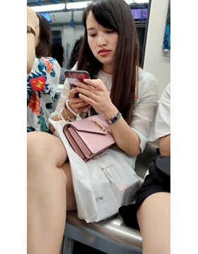 丰唇女子 [838 MB/mp4]