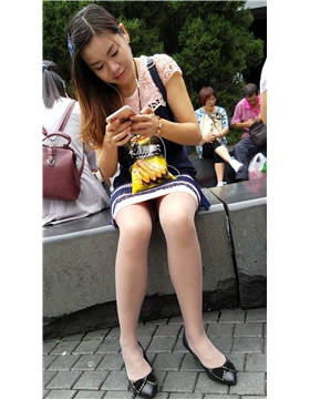 4k超清，极品美腿丝足短裙甜美小姐姐