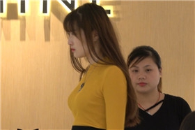 4K 鞋店试鞋的极品高颜值美女 [830 MB]