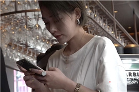 短发美白的玉足姐姐 [729 MB/avi]