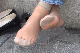 黑色小皮鞋、短袜 [1.16 GB/MP4]