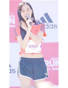 粉衣青春女孩饭拍7则