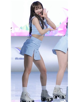 蓝色小短裙性感妹子热舞