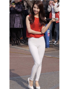 红衣甜美小清新高跟长腿美女饭拍秀