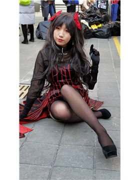 4K-展会外拍的性感极品黑丝二次元cosplay少女