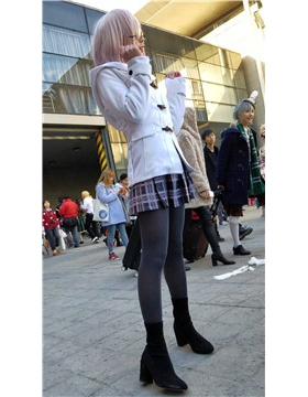 4k-白发短裙卫衣cosplay的二次元美少女