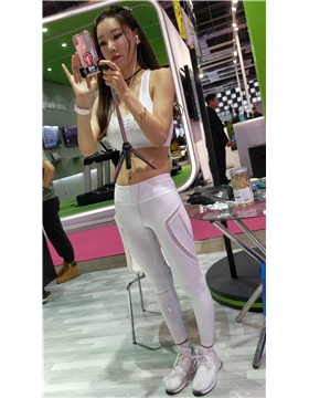 4K-极品身材紧身运动裤丰满网红美女玩直播