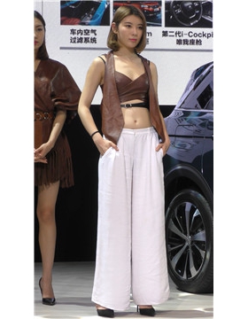 4K-性感露脐小蛮腰美女车模近距离慢特写