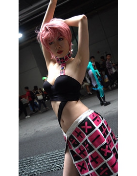 4K 性感cosplay美女摆拍 [1.32 GB/MP4]