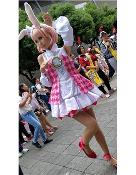 4K - 玩cosplay装扮兔女郎的二次元青春少女