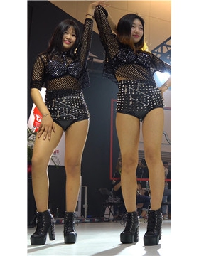 4K - 展会热舞性感美女模特