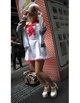 短裙肉丝cosplay少女 [1.37 GB/MP4]