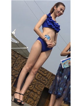4k-蓝色长腿A4腰比基尼泳装美女。