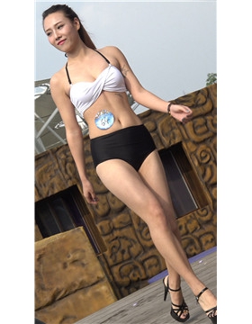 4k-性感长腿丰满比基尼泳装美女，笑容甜美。