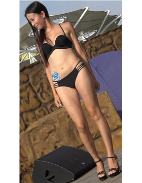 身材婀娜多姿的黑色比基尼MM