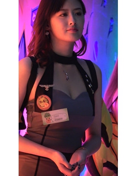 眼神会勾引人的性感美臀美女姐姐。