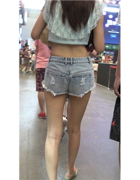 chinajoy现场偶遇极品美臀牛仔热裤美女。