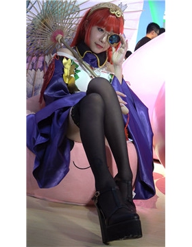 chinajoy现场拍摄黑丝美腿cosplay独眼龙的妹子。