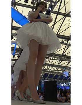 4k-白色公主裙美腿showgirl美女