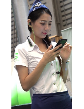 4K 性感制服丝袜美腿高跟美女 [708 MB]