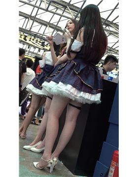 4K 2018CJ展会舞台边的高跟美腿连衣裙美少女 [1.42 GB]