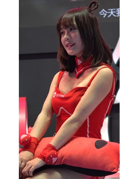 4K 2018CJ展会高跟红裙少女 [632 MB]