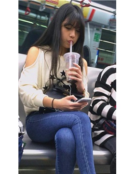 超紧身的蓝牛妹子，感觉快要撑爆了！[2.85 GB]