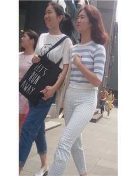 跟拍超级大肉臀美女姐妹逛街 [4.20 GB]