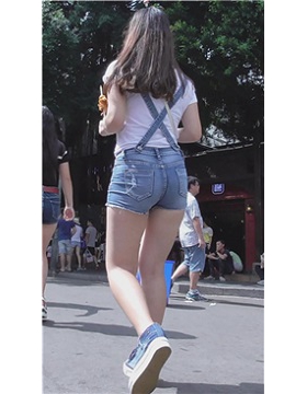 街拍极品背带热裤清纯少女 [623 MB]
