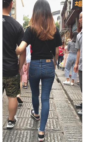 蓝色牛仔裤妹子[323M/MP4]