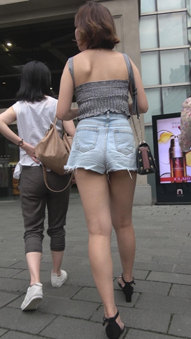 漂亮的裸腿美妇[1.44G/MP4]