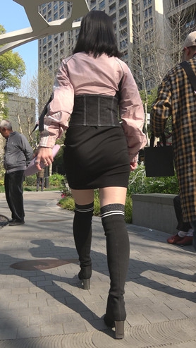黑色包臀裙小姐姐[1.08G/MP4]