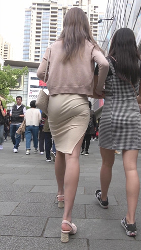 包臀裙小姐姐[1.31G/MP4]