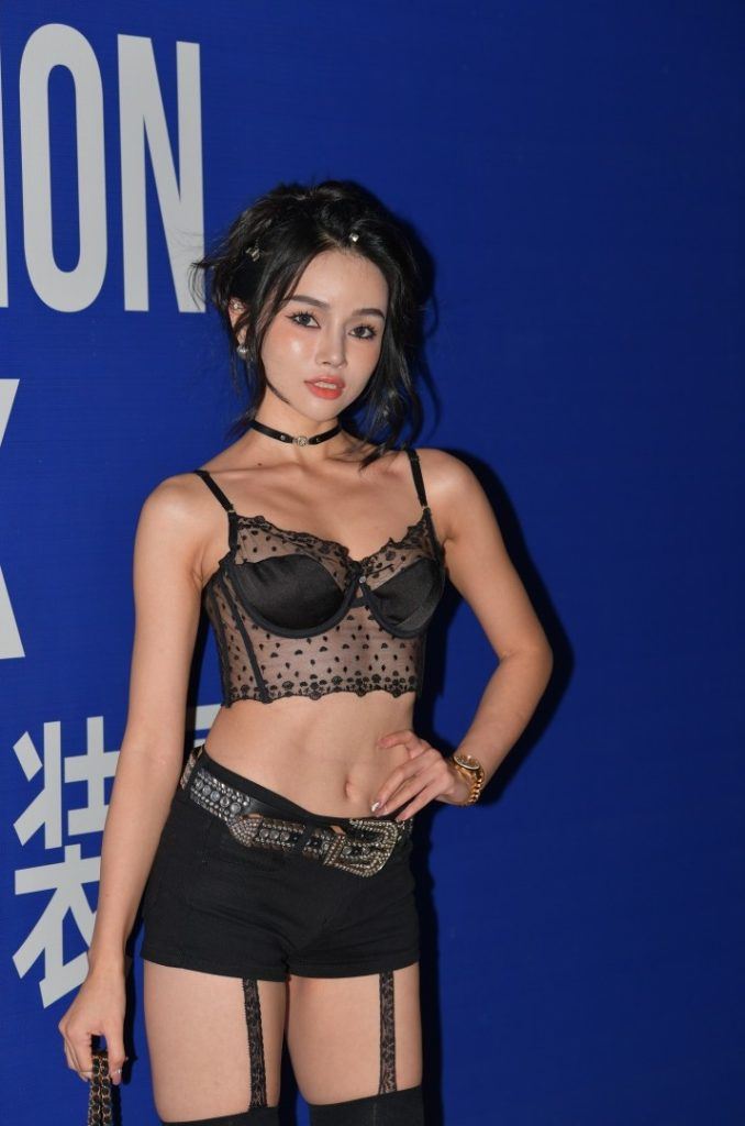 黑色性感吊带袜 [73P-1.76GB]