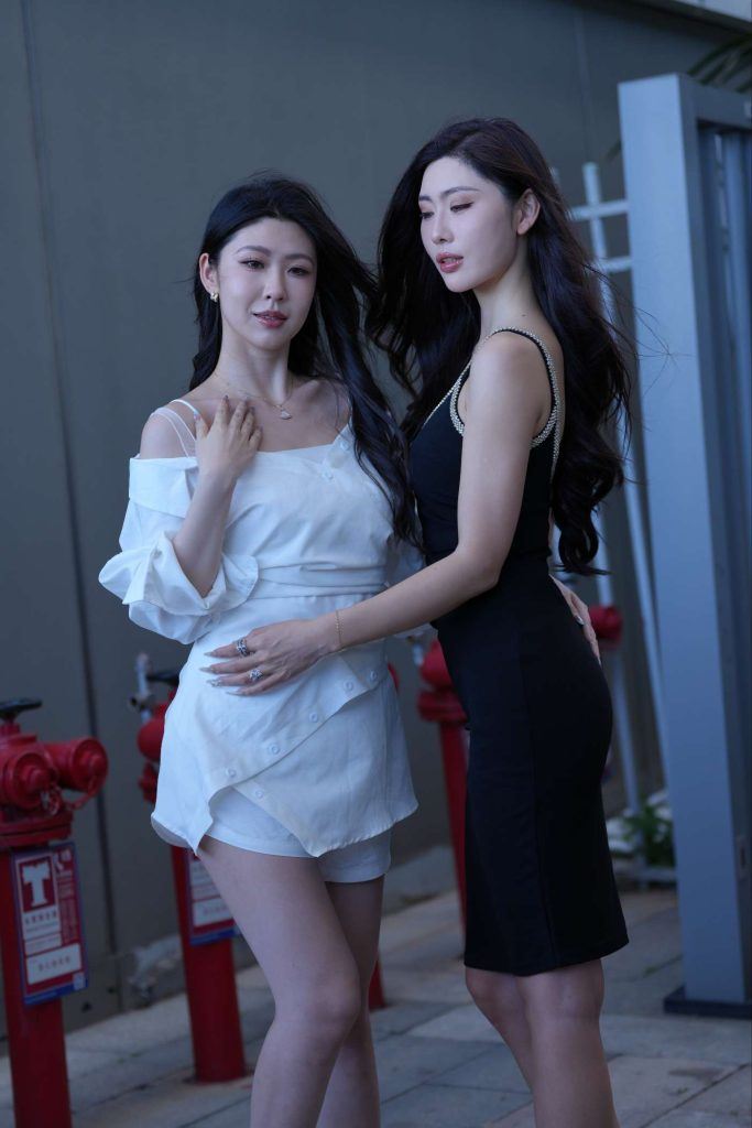 闺蜜间的黑白搭配 [50P-904MB]