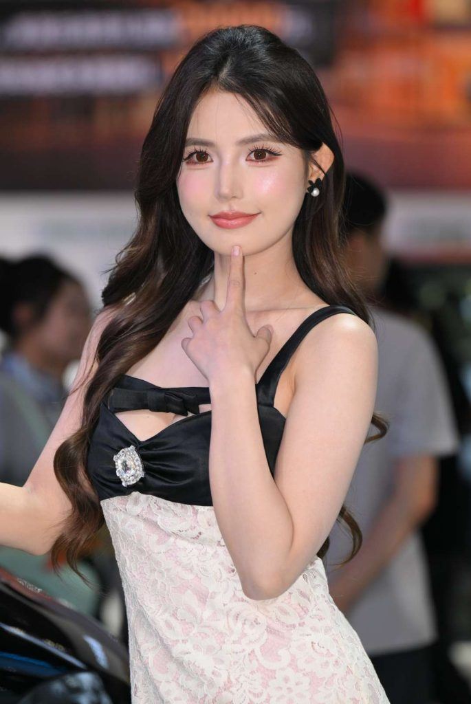 粉黑双色吊带裙 [103P-1.80GB]