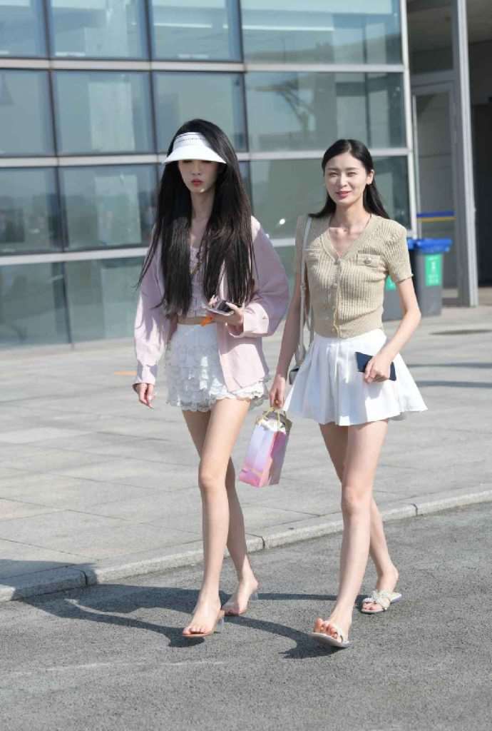青春靓丽姐妹花 [88P-1.74GB]