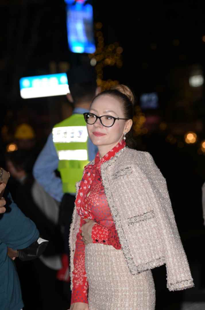 知性魅力肉丝 [128P1V-3.44GB]