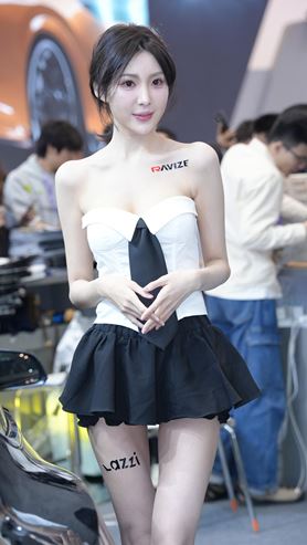 气质黑裙美女【套图+视频】