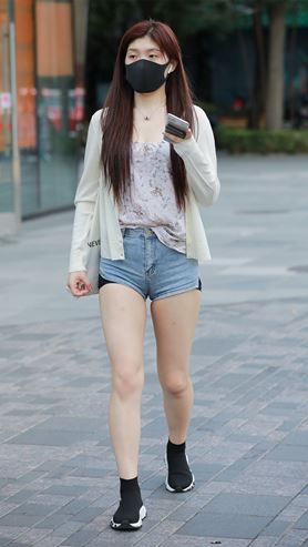 热裤小妹(44P)