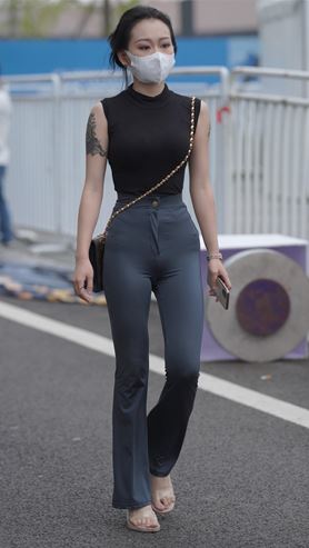 紧身裤小美女(81P)
