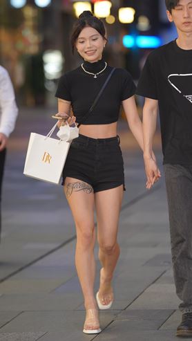 热裤女友(98P)