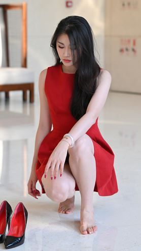 红色连衣裙美女(91P)