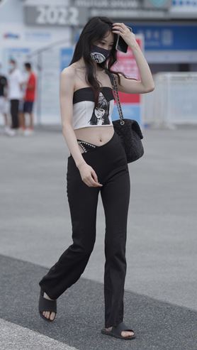 抹胸黑裤美女(130P)