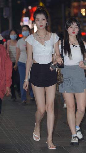 漂亮的长腿美女(151P)